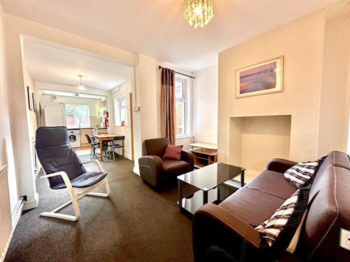 4 Bedroom Terraced House To Rent In (/) Glentworth Road, Nottingham, NG7