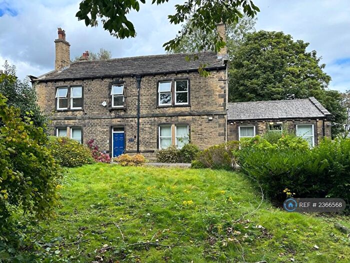 1 Bedroom Detached House To Rent In Town Lane, Bradford, BD10
