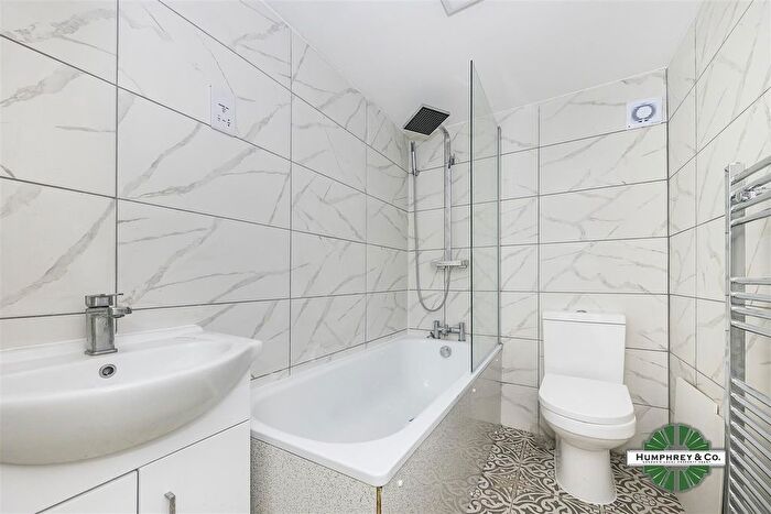 2 Bedroom Flat To Rent In Clifden Road, London, E5