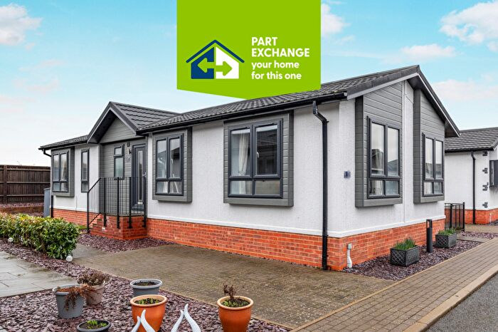 2 Bedroom Park Home For Sale In Northampton, Northamptonshire, NN6