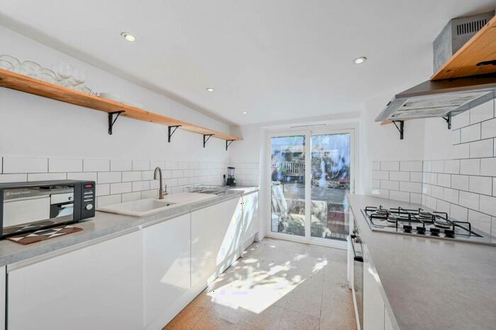 4 Bedroom Terraced House To Rent In Parfett Street, , Whitechapel, London, E1
