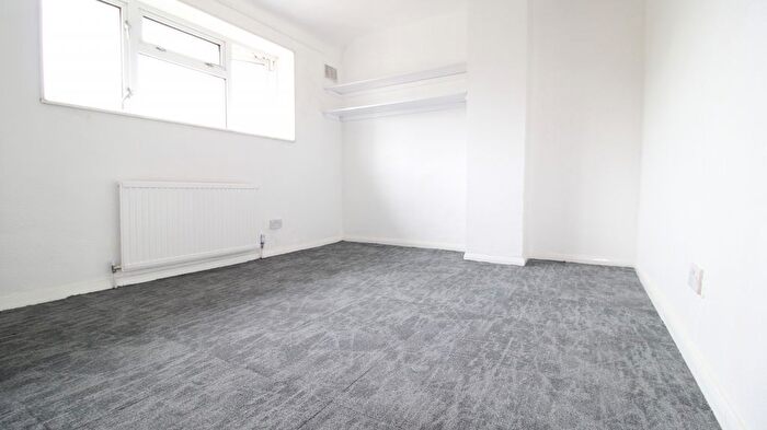 3 Bedroom Flat To Rent In Southville Close, Feltham, TW14