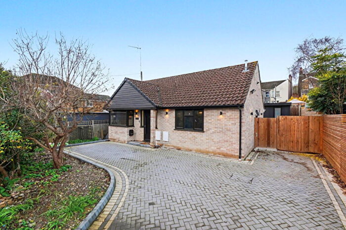 2 Bedroom Detached Bungalow For Sale In Essex Road, Halling, Rochester, ME2
