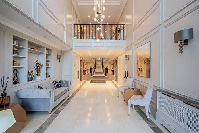 3 Bedroom Flat For Sale In Birchcroft, Ascot, SL5