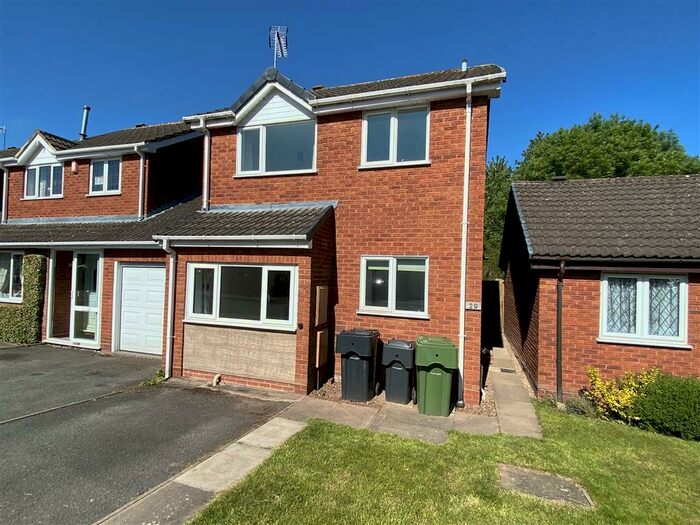 3 Bedroom House To Rent In Woodbank Drive, Catshill, Bromsgrove, B61