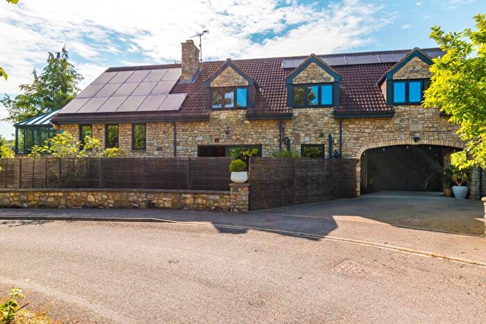 5 Bedroom Detached House For Sale In Hall Garth, Ulleskelf, LS24