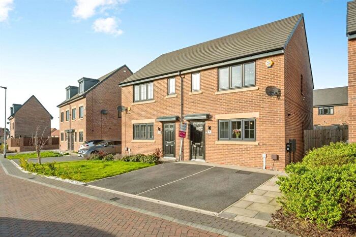 3 Bedroom Semi-Detached House For Sale In Violet Close, Thurnscoe, Rotherham, S63