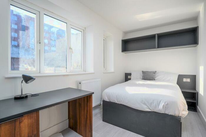 1 Bedroom Flat To Rent In High Street, Walton-On-Thames, KT12