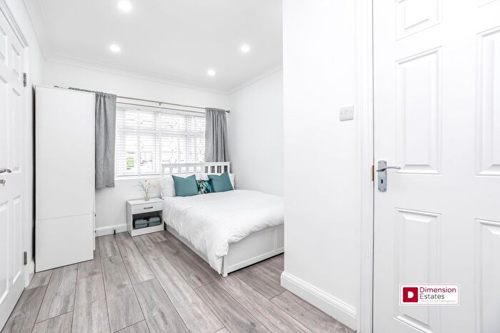 Studio To Rent In Hall Lane, Chingford, London, E4