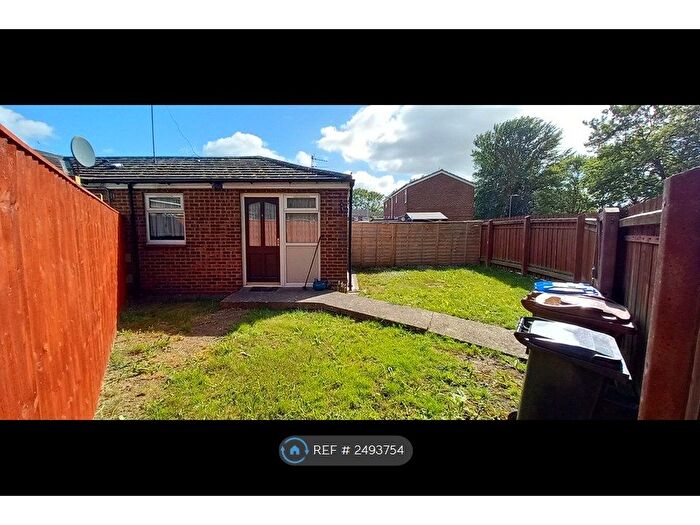 2 Bedroom Bungalow To Rent In Wadhurst Close, Hull, HU7
