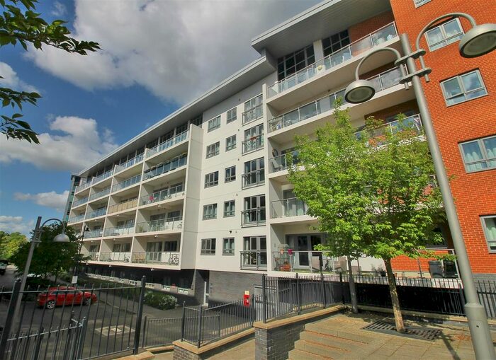 2 Bedroom Flat To Rent In Hamilton House, Wolverton, Milton Keynes, MK12