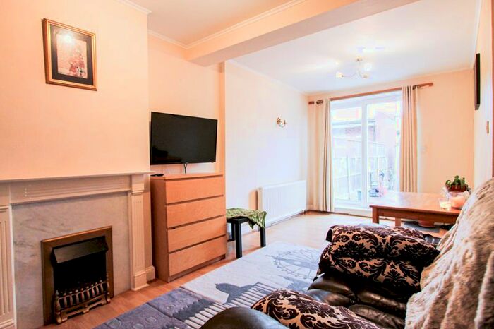 4 Bedroom Terraced House To Rent In Towers Road, Southall, UB1