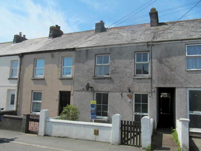 3 Bedroom Terraced House To Rent In Three Bedroomed Mid Terraced House. Lounge/Diner, Kitchen, Bathroom, Garden, Oil Heating, Parking., PL26