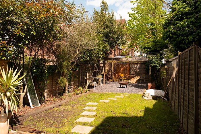 1 Bedroom Flat For Sale In Grange Park Road, London, E10