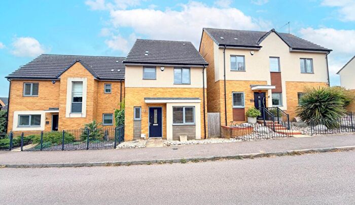 3 Bedroom Detached House To Rent In Glanville Crescent, Stevenage, SG1