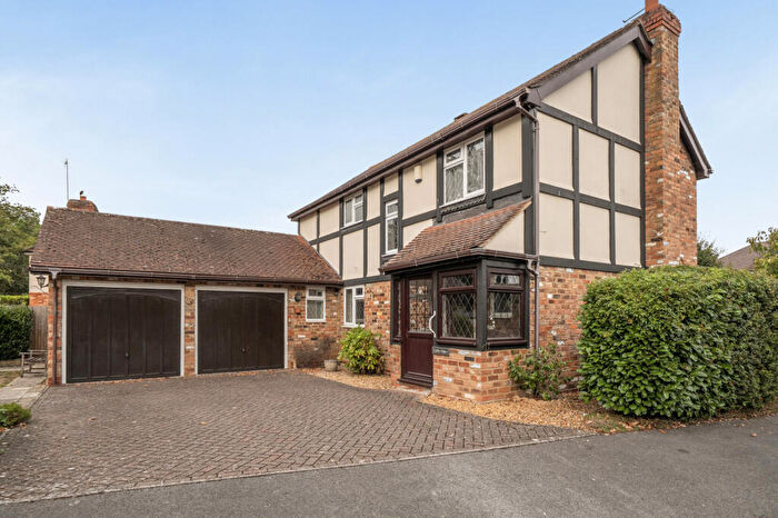 4 Bedroom Detached House For Sale In Barber Close, Hurst, Reading, RG10