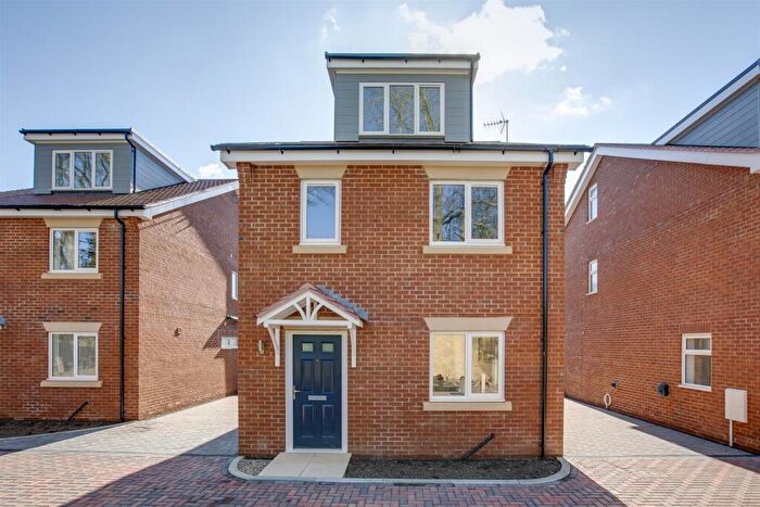 4 Bedroom Detached House To Rent In Bramley Close, High Wycombe, HP12