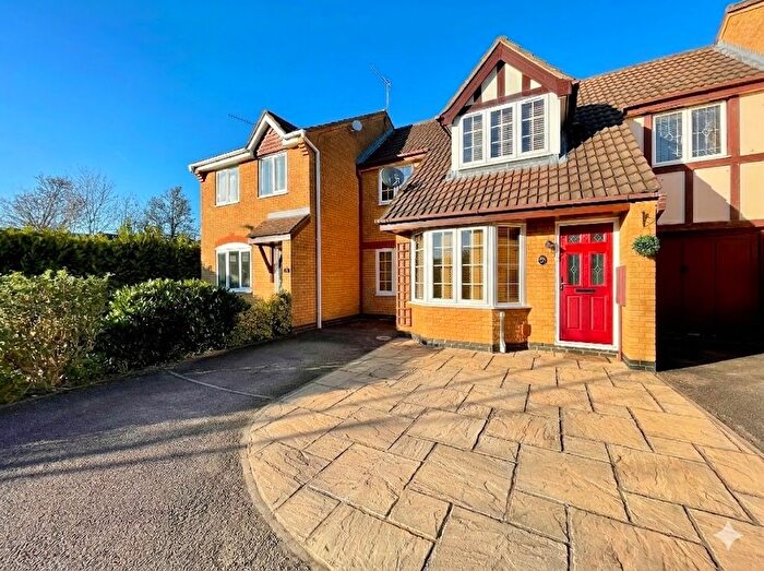 3 Bedroom Link Detached House For Sale In Haycroft, Luton, Bedfordshire, LU2