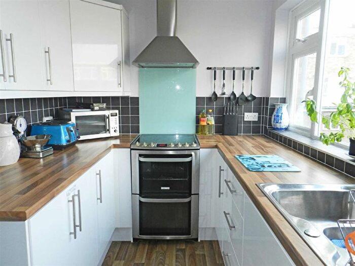 3 Bedroom Flat To Rent In Jireh Court, Perrymount Road, Haywards Heath, RH16