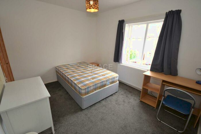 3 Bedroom Terraced House To Rent In Blenheim Gardens, Reading, Berkshire, RG1