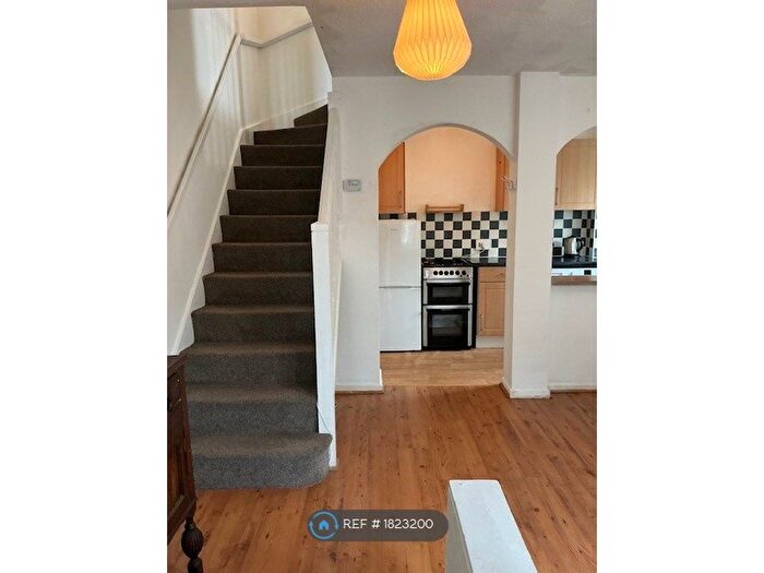 1 Bedroom End Of Terrace House To Rent In Hogarth Crescent, Colliers Wood, SW19
