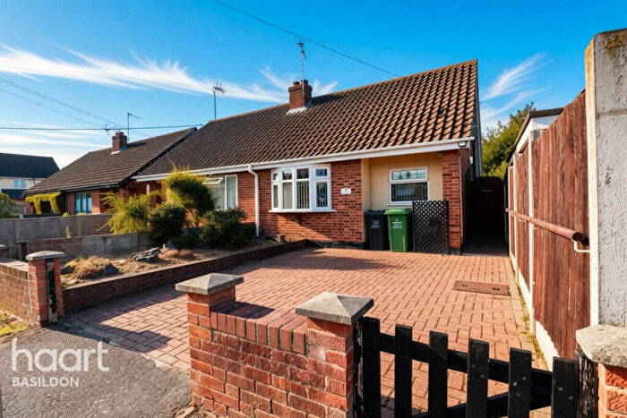 1 Bedroom Bungalow For Sale In Tattenham Road, Basildon, SS15