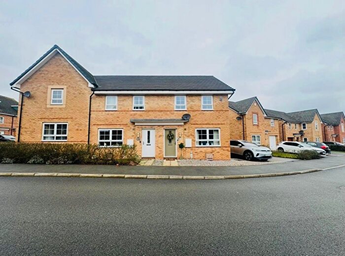 3 Bedroom End Of Terrace House For Sale In Dymoke Road, Methley, Leeds, LS26