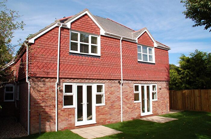 2 Bedroom Flat To Rent In Heroncrest Mews, Dragon Street, Petersfield, Hampshire, GU31