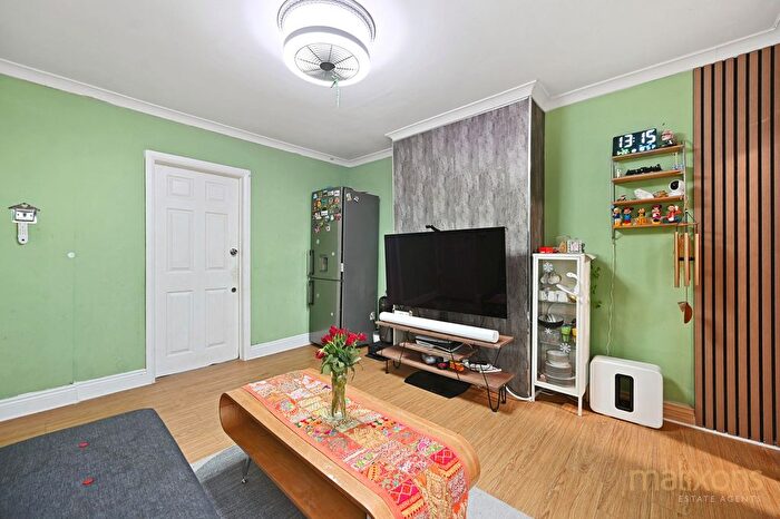 4 Bedroom Maisonette For Sale In Rialto Road, Mitcham, CR4