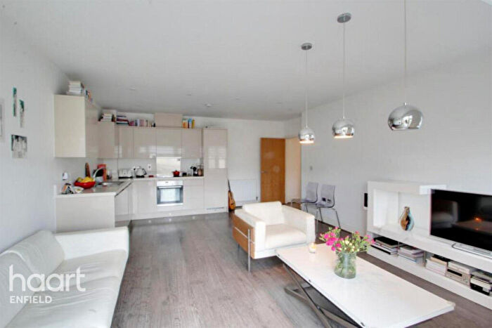 2 Bedroom Apartment To Rent In Linden Way, London, N14