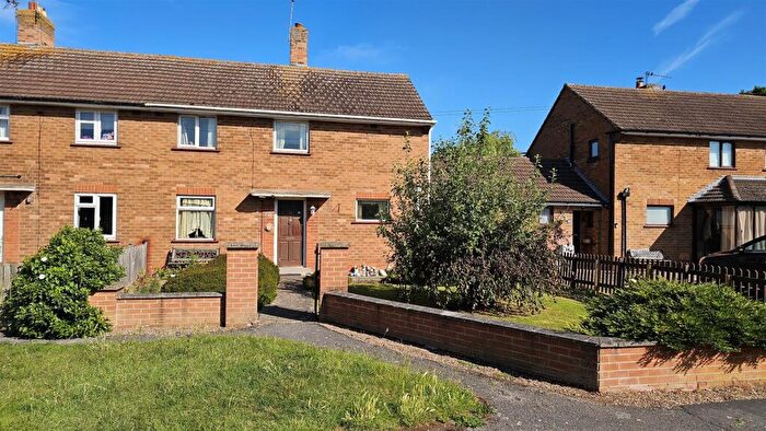3 Bedroom Semi-Detached House For Sale In Abbey Close, Aslockton, NG13