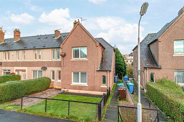 2 Bedroom Flat For Sale In Halkett Crescent, Dunfermline, KY11