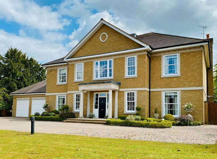 6 Bedroom Detached House For Sale In The Glade, Kingswood, KT20