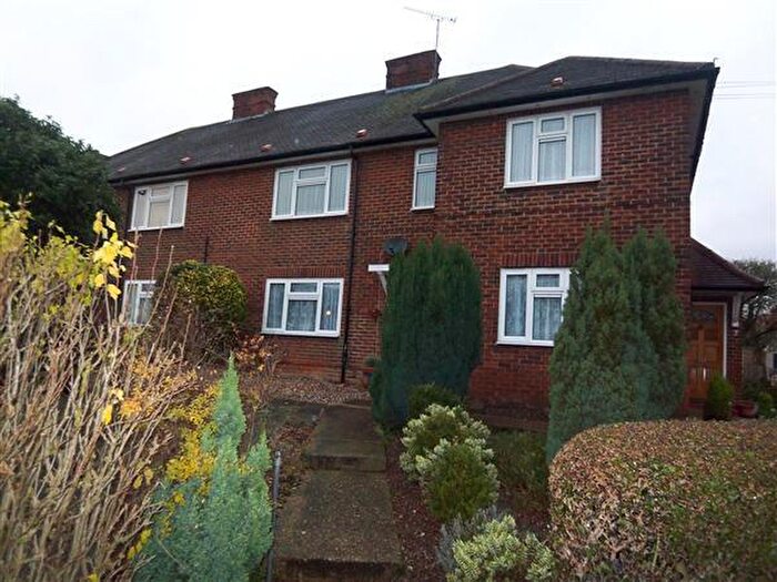2 Bedroom Flat To Rent In Fyfield Road, Woodford Green, IG8