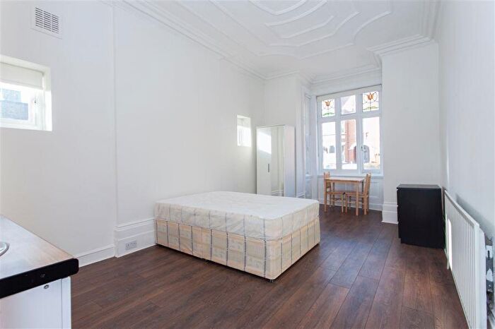 Flat To Rent In Parsifal Road, West Hampstead, NW6