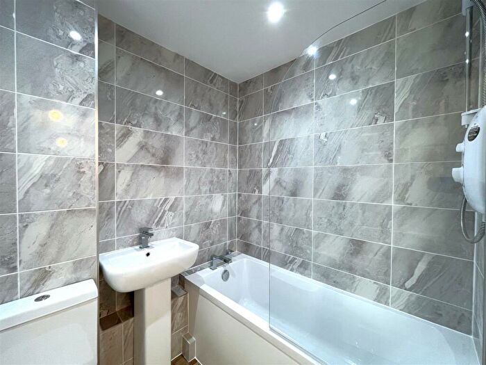 2 Bedroom Semi-Detached Bungalow For Sale In Grassington Avenue, Warwick, CV34