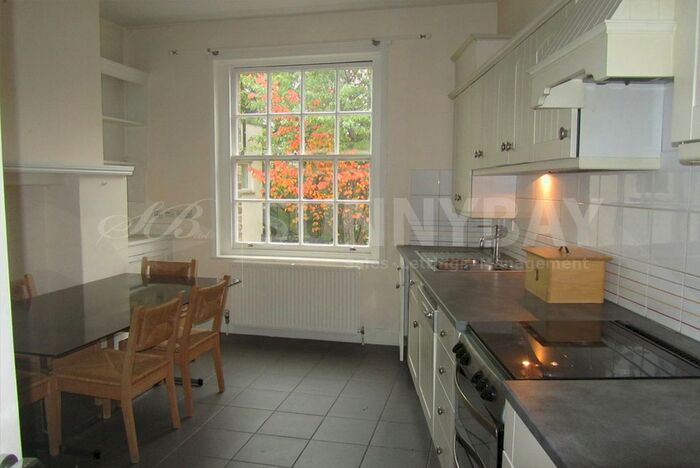 3 Bedroom Maisonette To Rent In Kings Road, Chelsea, SW10