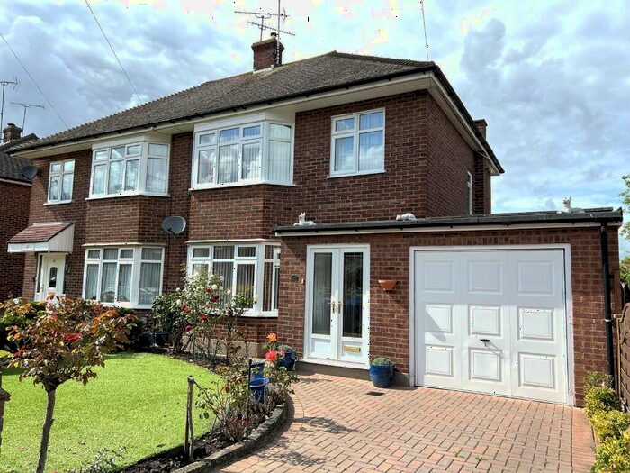 3 Bedroom Semi-Detached House To Rent In Chelmer Drive, Brentwood, Essex, CM13