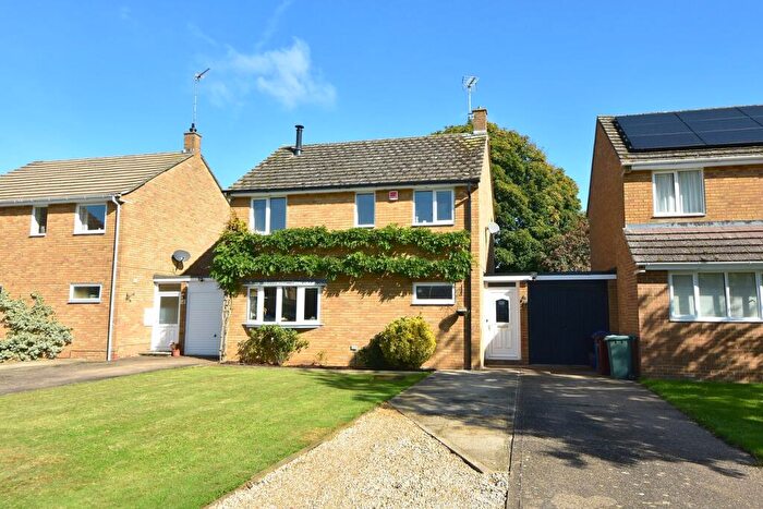 4 Bedroom Link Detached House For Sale In Robins Close, Barford St Michael, OX15