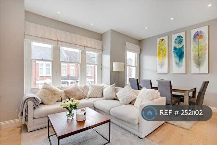 3 Bedroom Flat To Rent In Hazelbourne Road, London, SW12