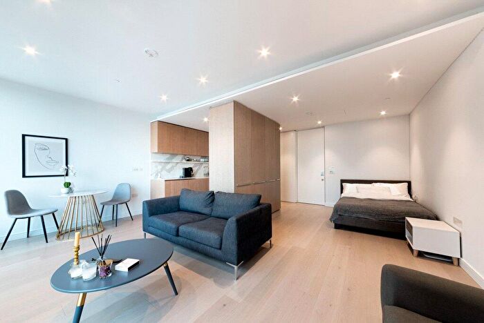 Apartment To Rent In Park Drive, Canary Wharf, E14