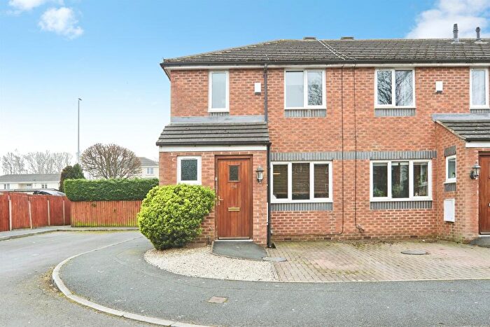 3 Bedroom End Of Terrace House For Sale In Stanningley Road, Leeds, LS13