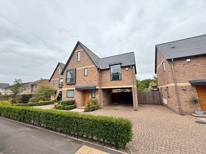 3 Bedroom Detached House To Rent In Furlong Road, Bourne End, SL8