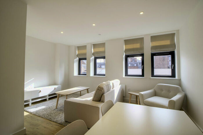 2 Bedroom Apartment To Rent In Devonshire House, Leeds, LS1