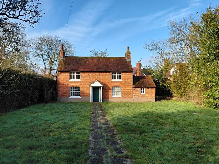 2 Bedroom Detached House To Rent In The Street, KT24