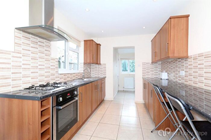 3 Bedroom Terraced House To Rent In Palace Road, Bounds Green, London, N11