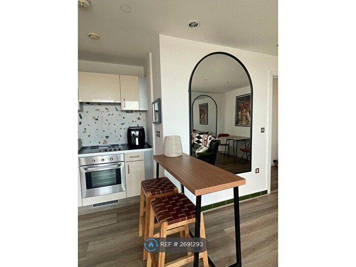 2 Bedroom Flat To Rent In Number One, Media City Uk, Salford, M50