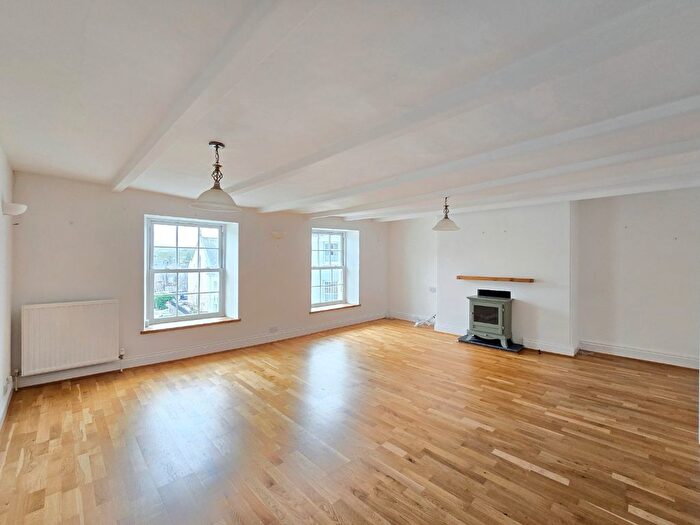 2 Bedroom Flat For Sale In West Street, Tavistock, PL19
