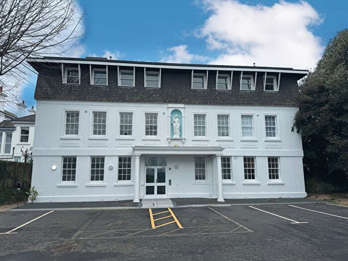 1 Bedroom Flat To Rent In Hartington Place, Eastbourne, BN21