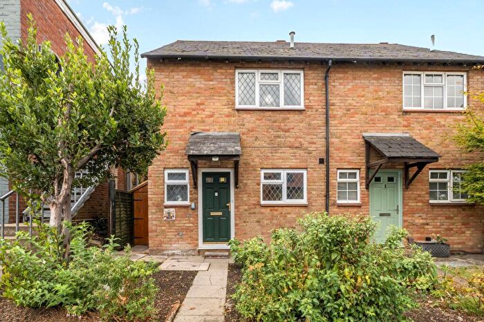 3 Bedroom End Of Terrace House For Sale In Kiln Lane, Epsom, KT17